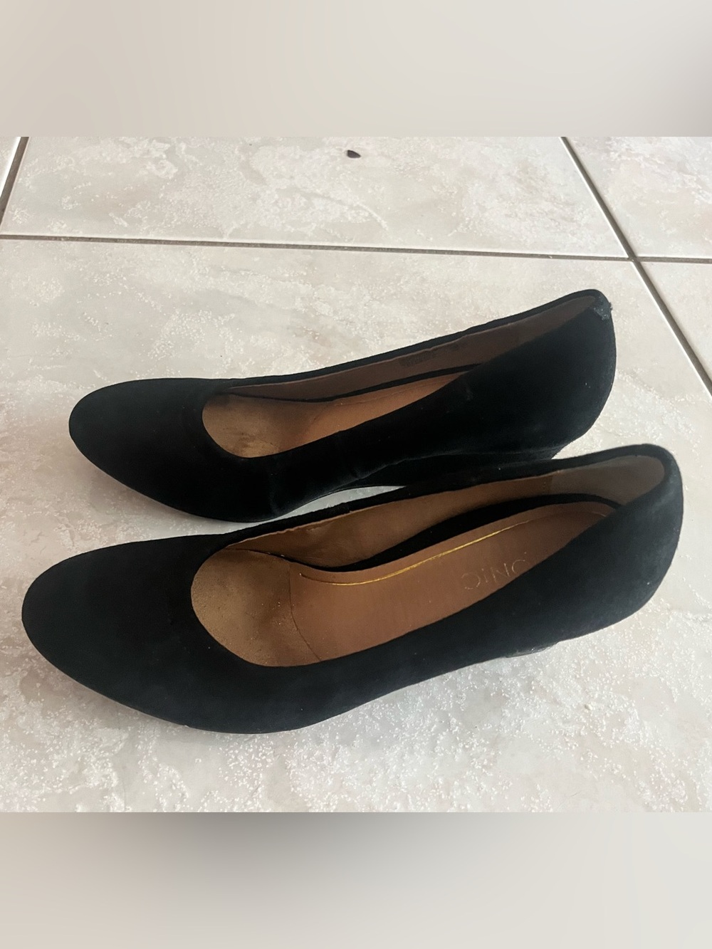 Vionic Black Suede Low Heel Pumps